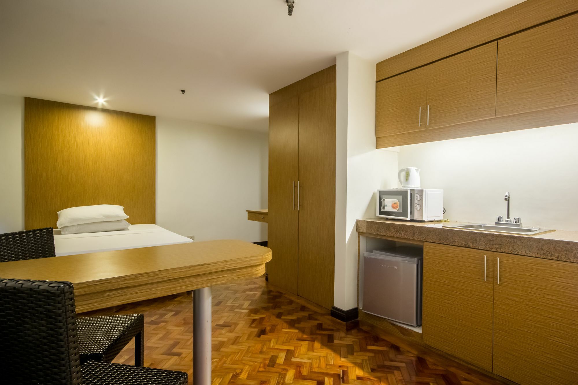 Salcedo Suites Makati City Exteriör bild